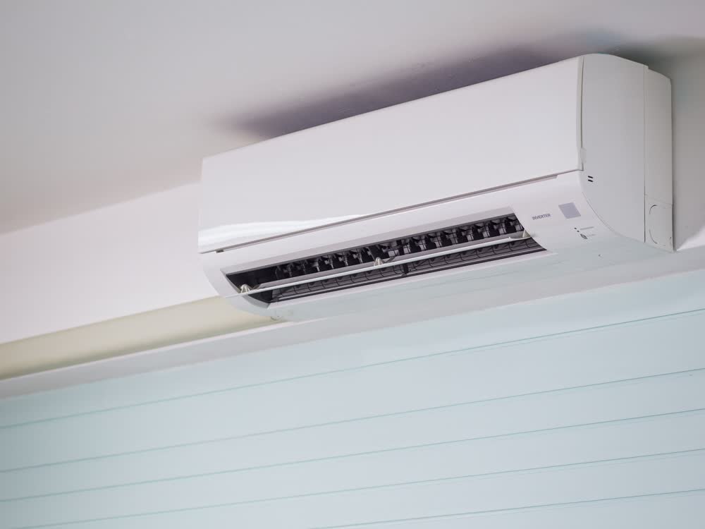 Wall mounted air conditioning unit