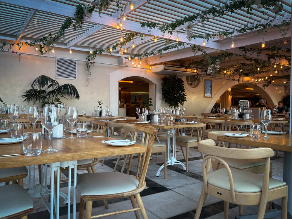 Restaurant seating and tables